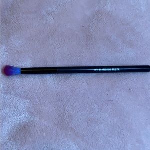 Eye blending brush